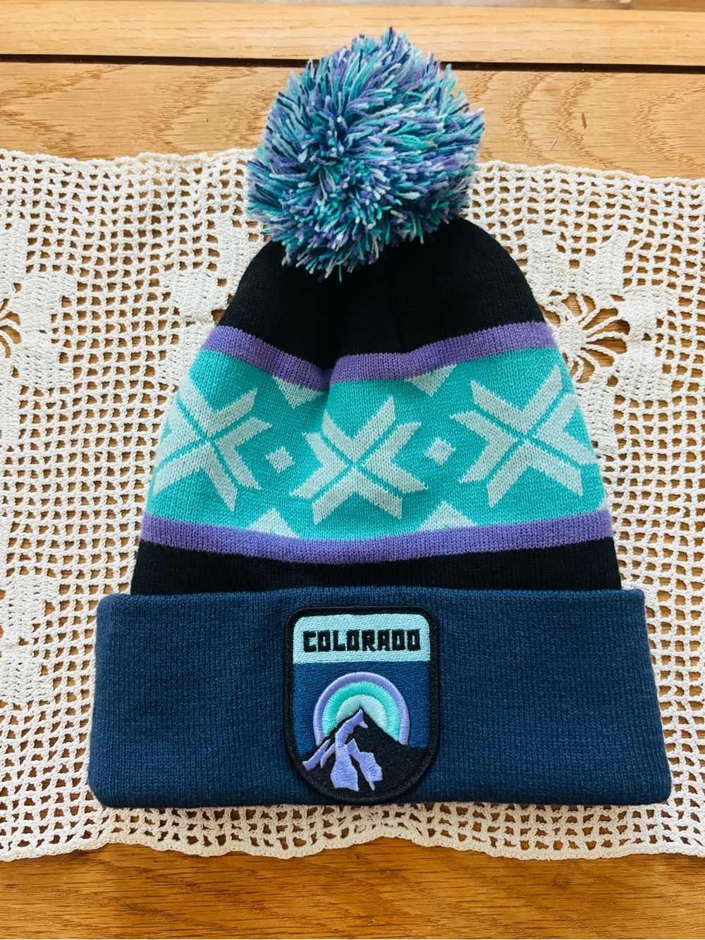 Super fun retro style Colorado Pom Beanie, like new!